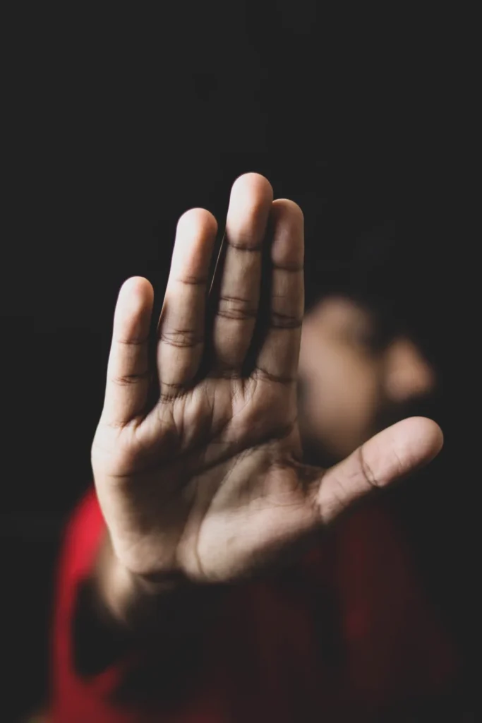 Ausgestreckte Hand als Stoppzeichen